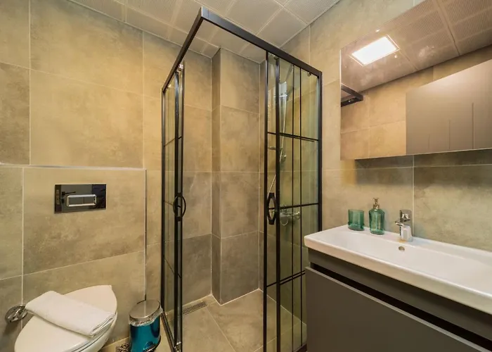 Sleek And Central In Muratpasa *