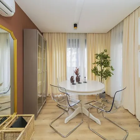 Sleek And Central In Muratpasa