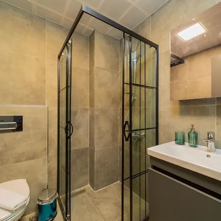 Sleek And Central In Muratpasa *