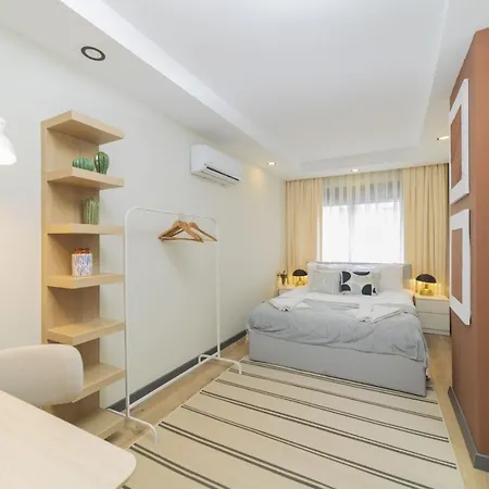 Sleek And Central In Muratpasa *