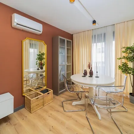 Sleek And Central In Muratpasa Lägenhet *