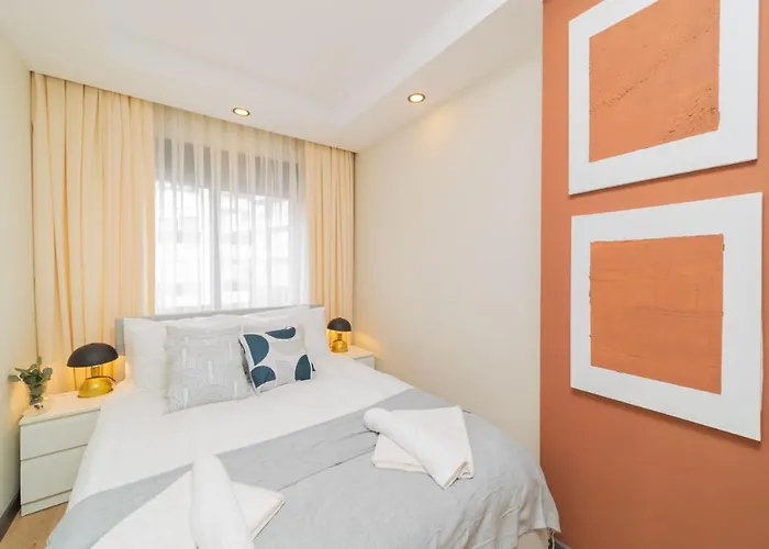 Sleek And Central In Muratpasa