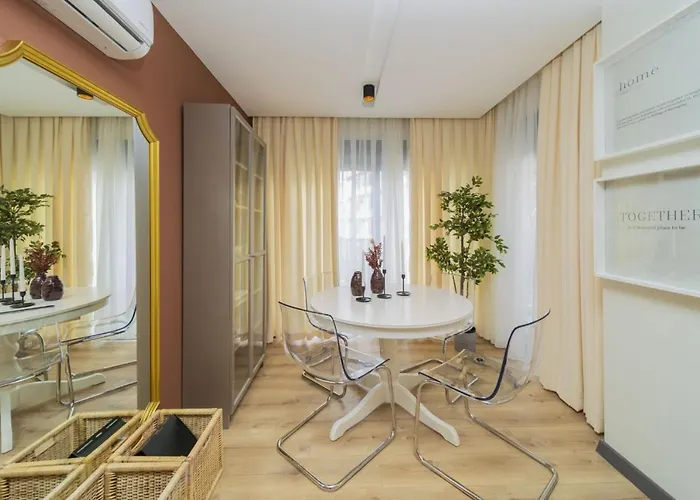 Sleek And Central In Muratpasa