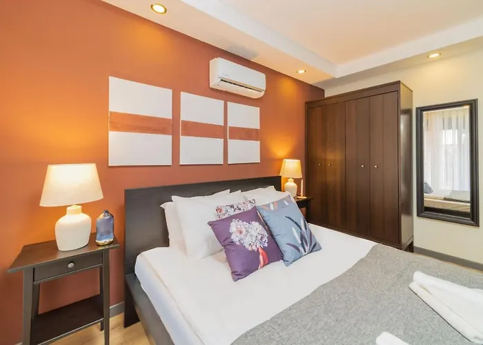 Sleek And Central In Muratpasa *