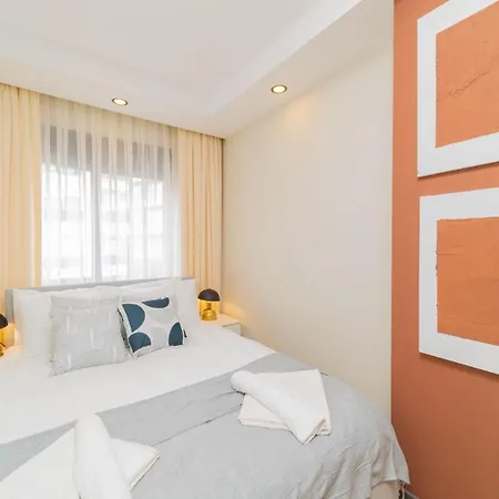 Sleek And Central In Muratpasa